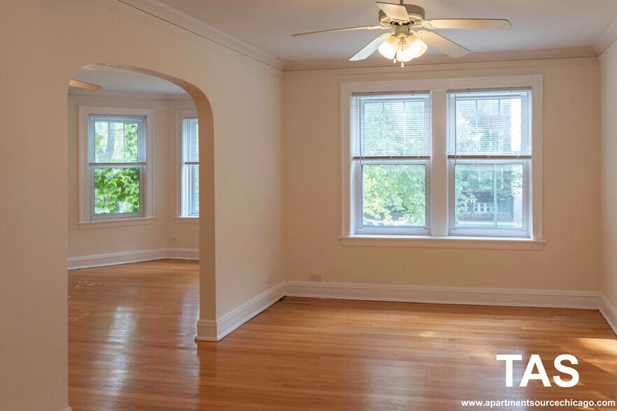 Building Photo - 4861 N Hermitage Ave