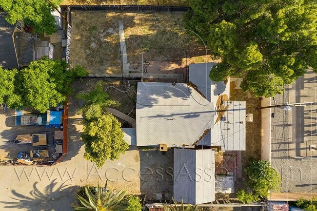 Building Photo - Charming Home in Historic Downtown Lake Elsinore!