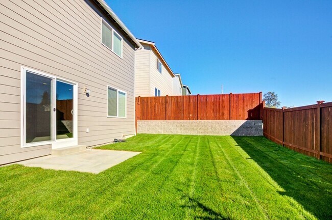 Building Photo - 8422 63rd Pl NE