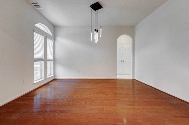 Building Photo - 26603 Summerbend Hollow Ln