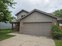 Building Photo - Beautiful 3-bedroom house available now