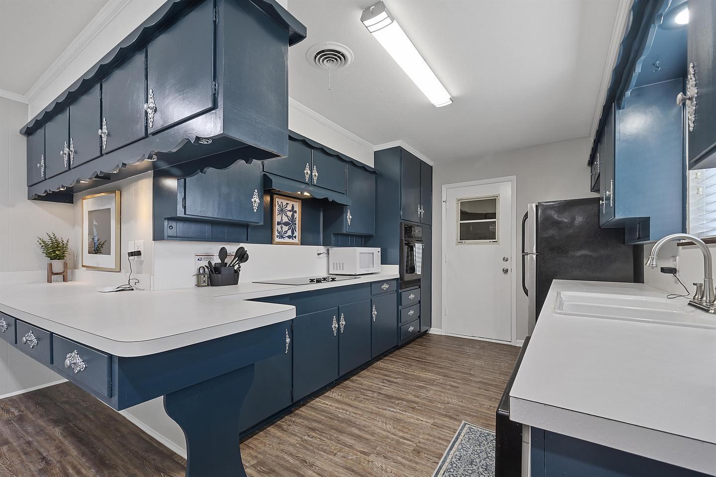 Building Photo - Bright & spacious 6-bedroom retreat in Benbrook