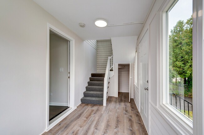 Common area/entrance - 416 N Central Ave