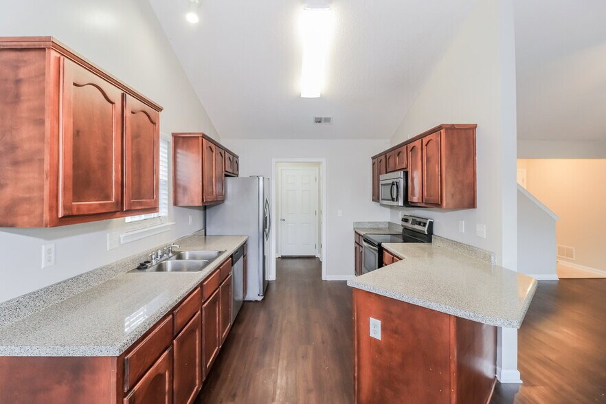 Building Photo - 10316 Cottage Oaks Dr