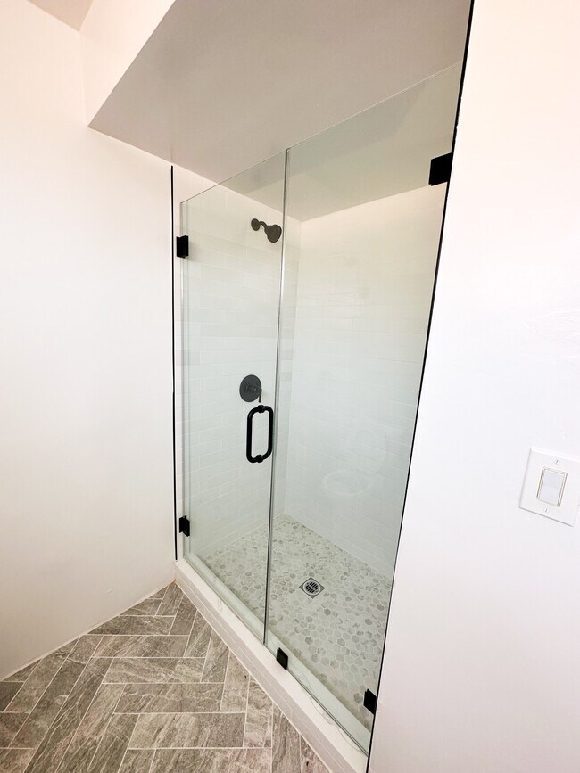 Building Photo - 233 6th St