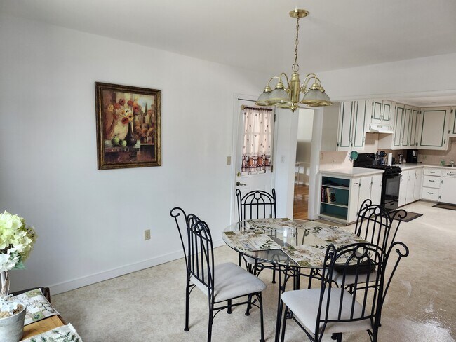 Building Photo - 851 Prescott Heights Dr