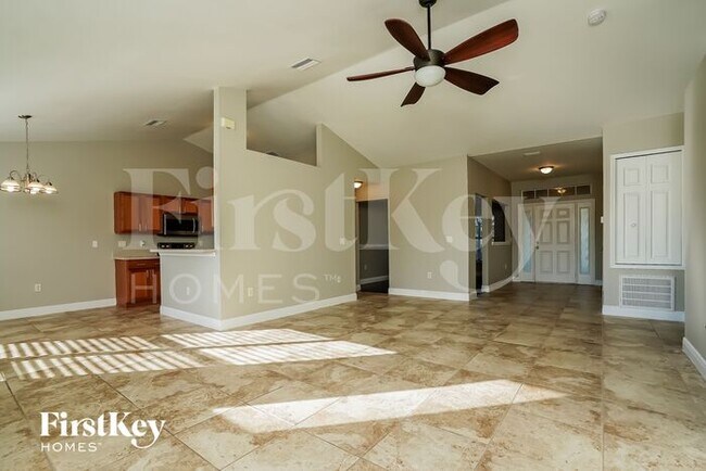 Building Photo - 3313 NE 15th Pl