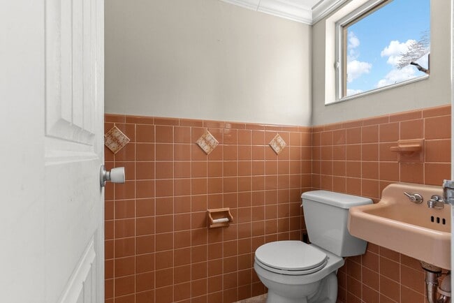 Building Photo - Waterfront 3 Bedroom in Yacht Club Estates