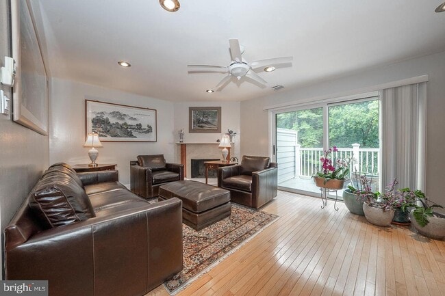 Building Photo - 1750 Oakwood Terrace