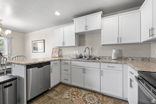 Building Photo - 3 Bedroom Townhome  in Pleasant Grove for Rent!