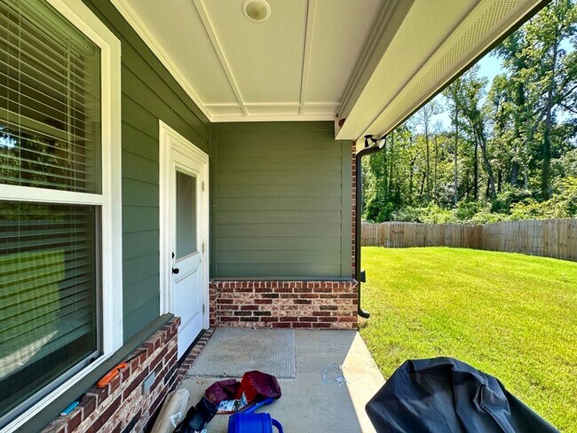 Building Photo - Coming Soon! Stunning 3/2.5/2 with a Study!