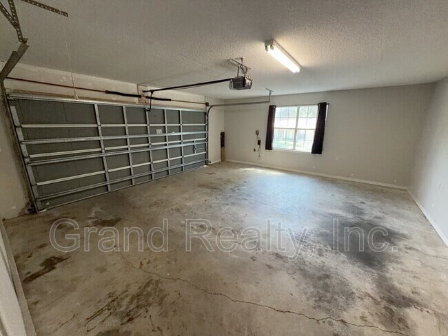Building Photo - 6464 Outer Dr