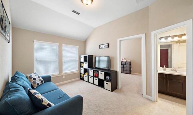 Building Photo - 8727 Seguin Cove Ln