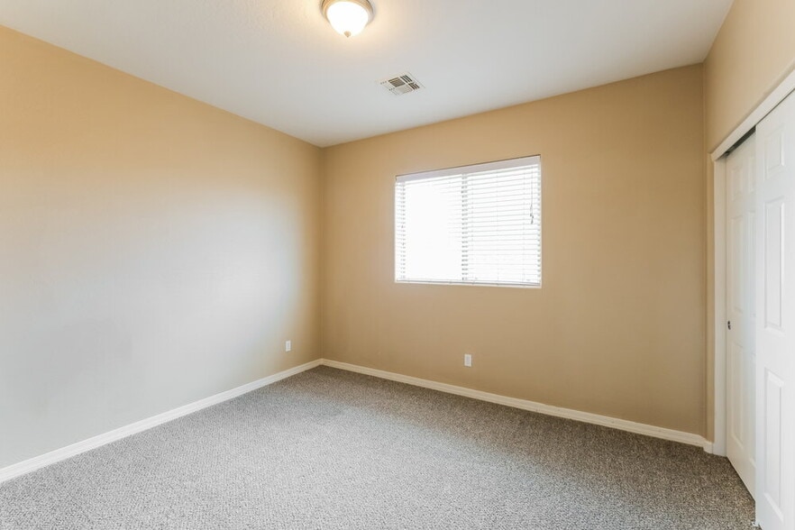 Building Photo - 4261 N 157th Ave