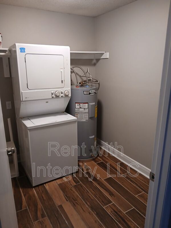 Building Photo - 445 Cactus St