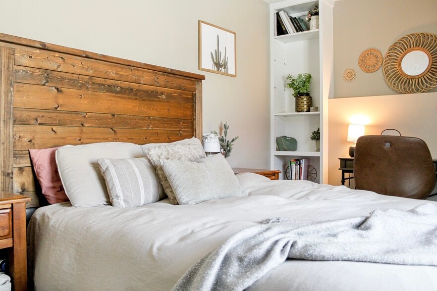 Building Photo - 1987 Palm Dr