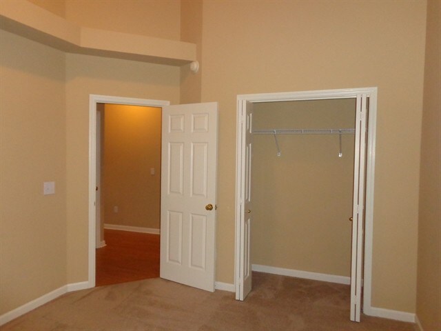 Building Photo - 4804 Peninsula Pointe Dr