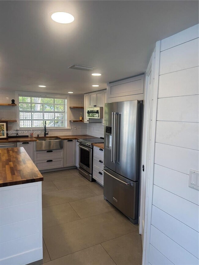 Building Photo - 5235 SW 153rd Ave