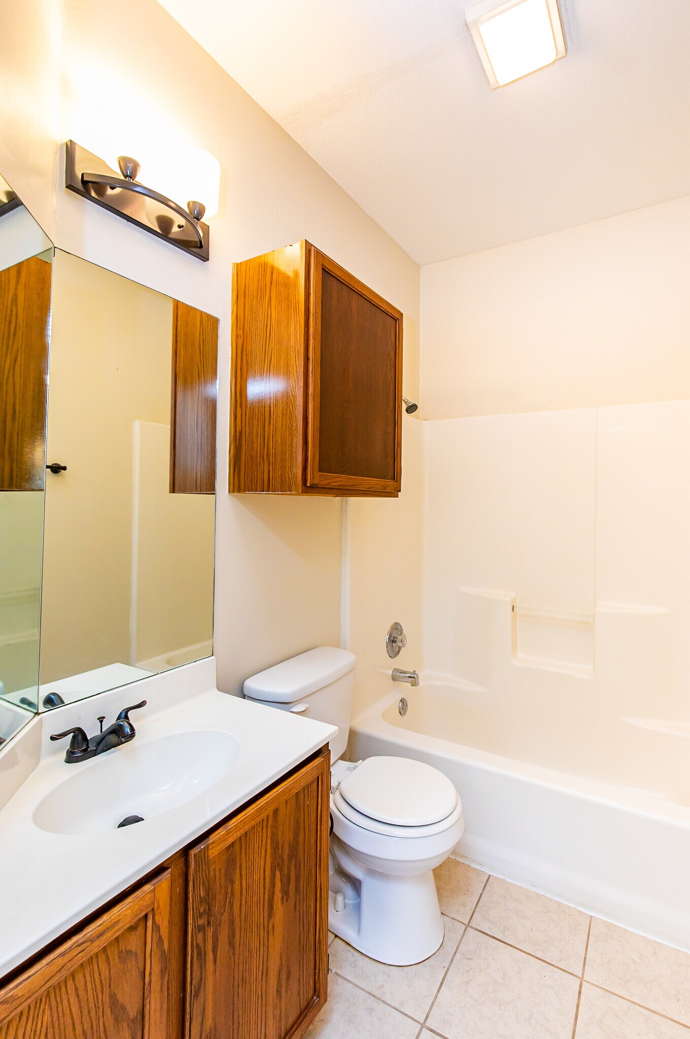 1st Bathroom - 3001 Whisper Oaks Ln