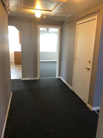 Building Photo - 4101 Fernhill Ave