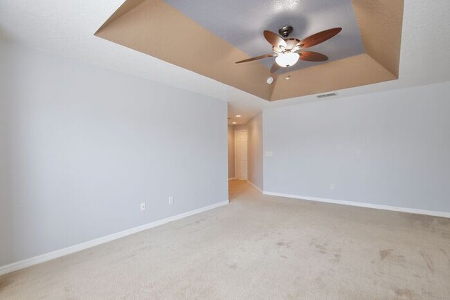 Building Photo - Elegant 3/3 Spacious Townhome with a 2 Car...