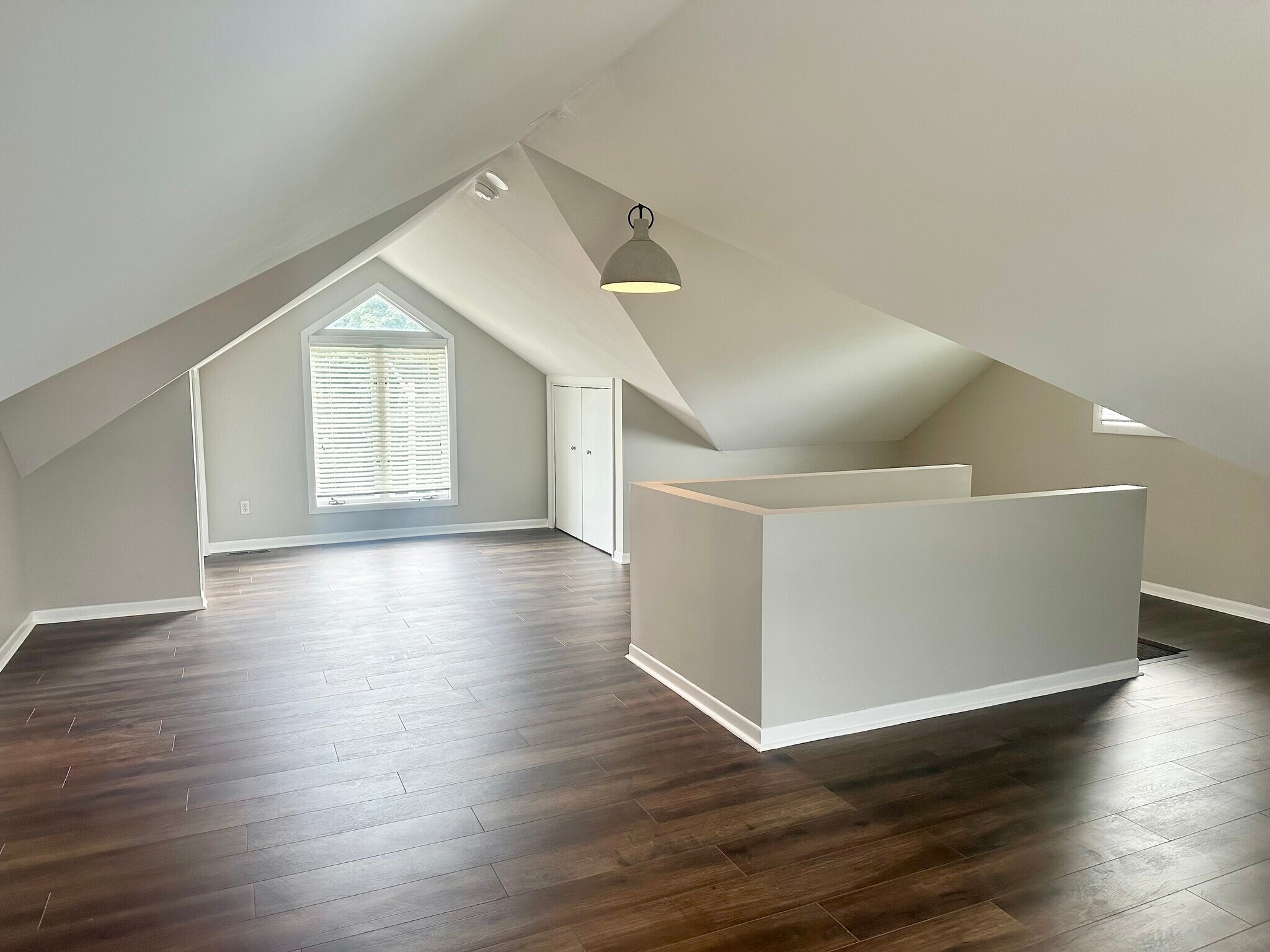 Building Photo - 720 Main St