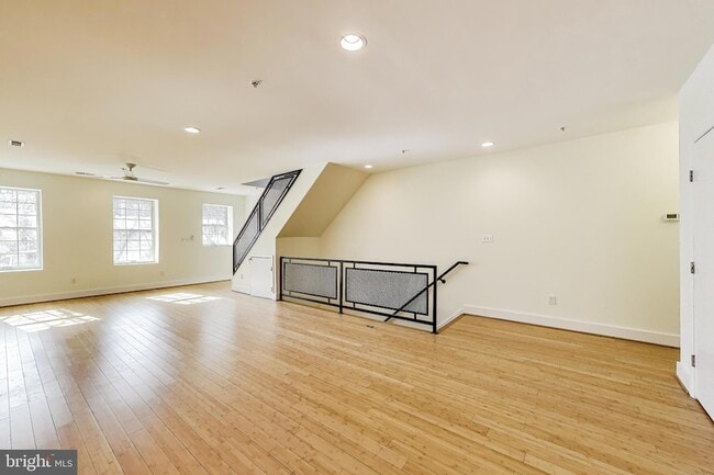 Building Photo - 1129 Columbia Rd NW