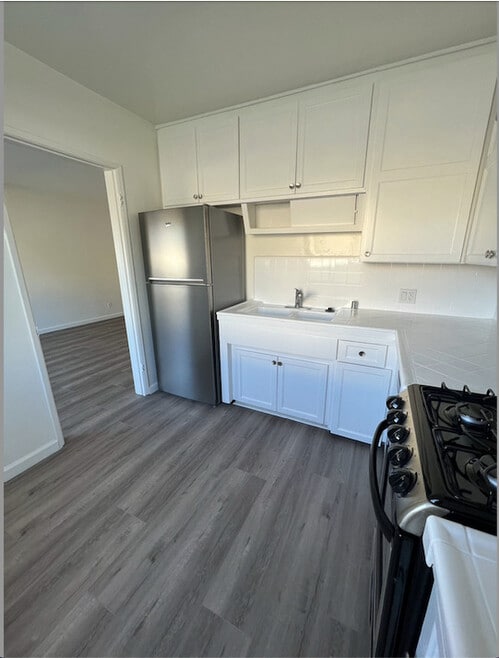 Building Photo - 802 N West Knoll Dr