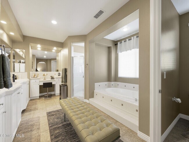 Building Photo - 3302 Woodley Ave