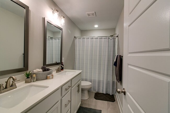 Building Photo - 210 Geneva Ln