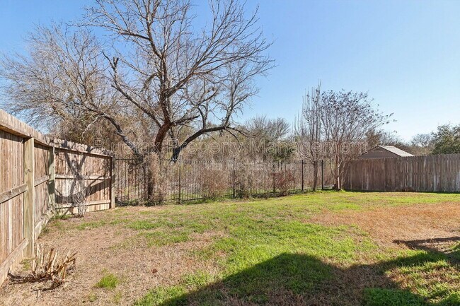 Building Photo - 14027 Laurel Br