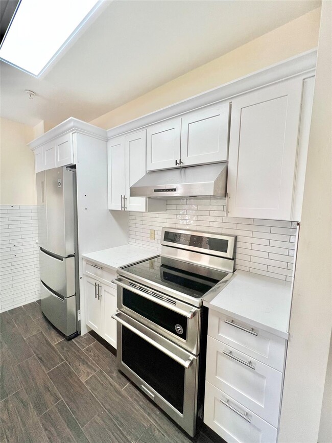 Building Photo - 309 Sutton Dr