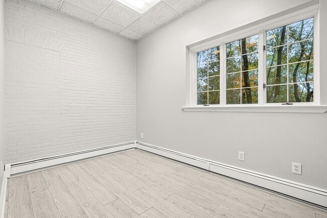 Building Photo - 460 Worcester St