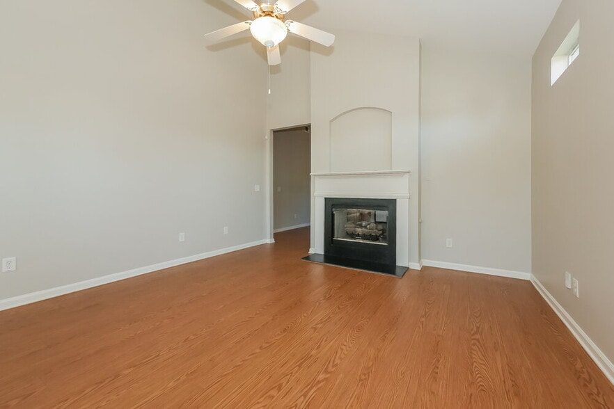 Building Photo - 537 Anglewood Trace