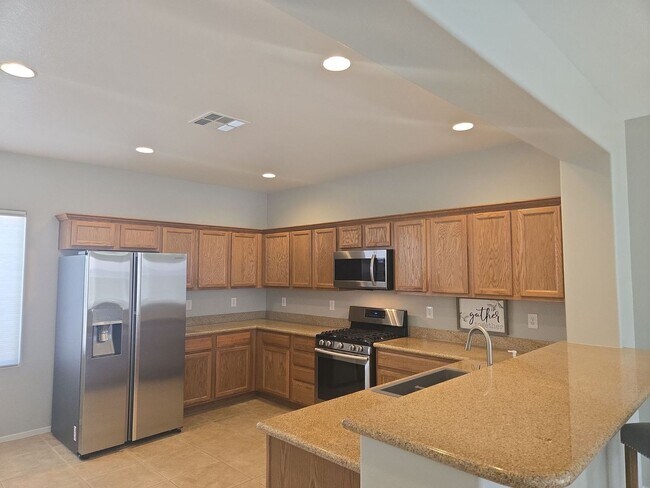 Building Photo - 3-bedroom, 2-bath home located in a cul-de-sac in desirable Anthem Highlands.