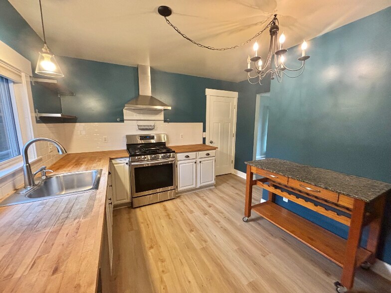 Building Photo - 1473 Greenbrier Dr