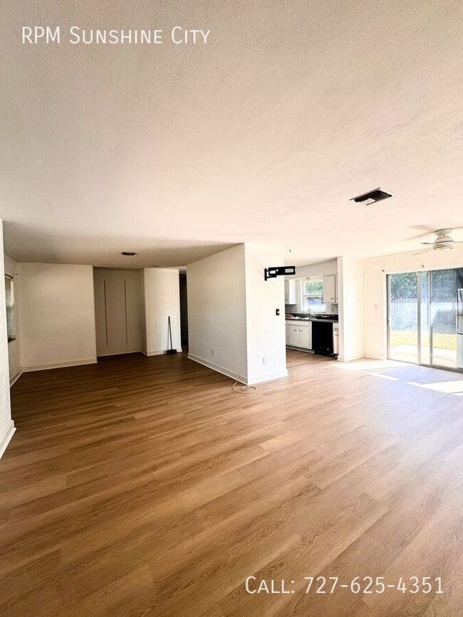 Building Photo - 11382 80th Ave N