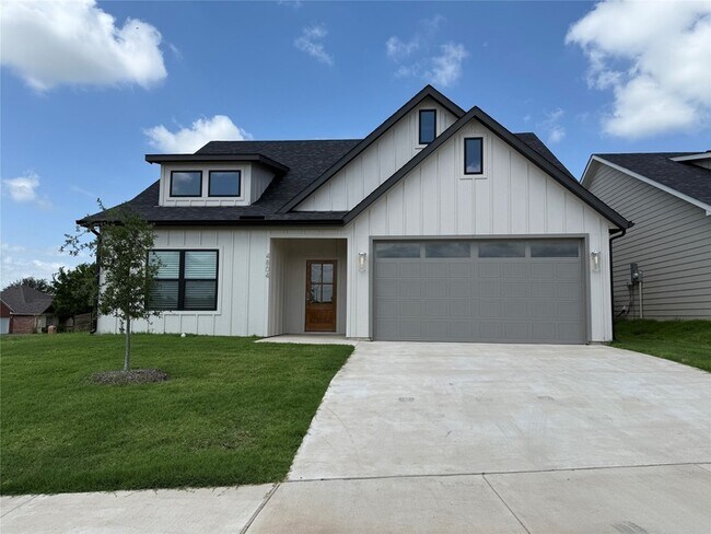 Primary Photo - 4804 Dry Creek Rd
