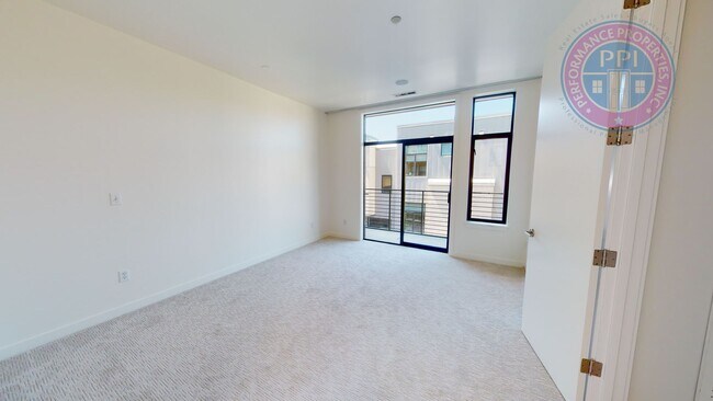 Building Photo - Riverfront Location, Luxury Townhome - End Corner Unit, Two En-Suites, Attached Garage