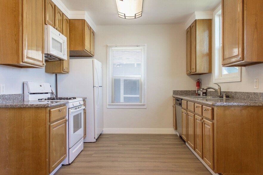 Building Photo - 352 Winslow St