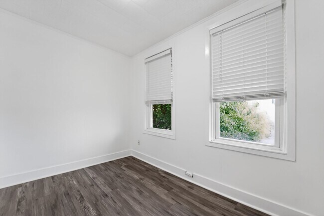 Building Photo - 2 bedroom 1.5 bath rowhome for rent in Baltimore