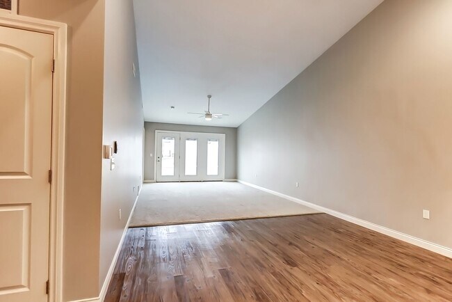 Building Photo - Victory Place Villas - 2 Bedroom, 2 Bathroom - End Unit