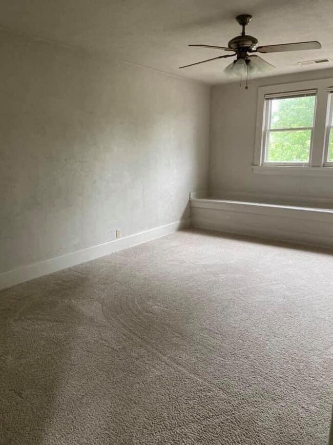 Building Photo - 720 SE Riverside Dr