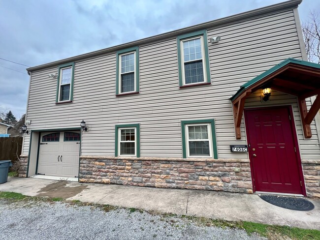 Building Photo - Charming Home - 2 Bed 1.5 Bath - Neville I...