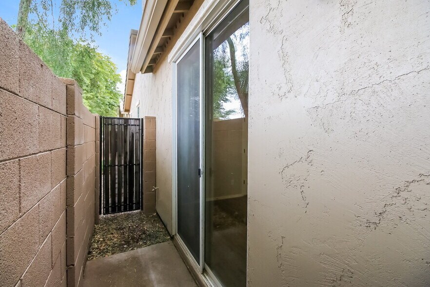 Building Photo - 10238 E Isleta Ave