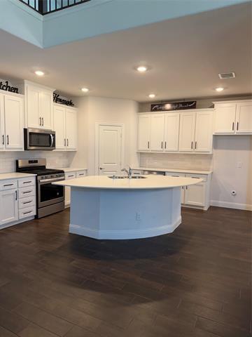Building Photo - 6033 Dandelion Dr