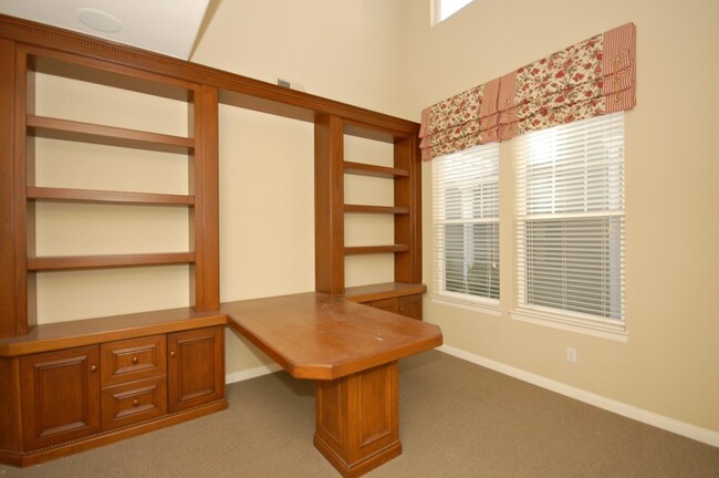 Building Photo - Amazing Location Home in Carlsbad with Lag...