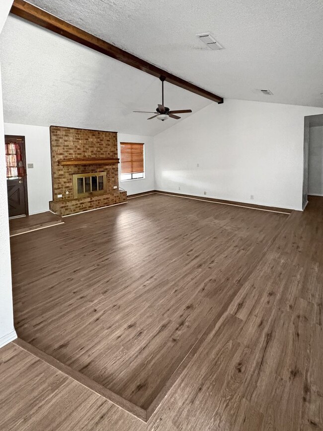 Building Photo - 4000 Mescalero Dr