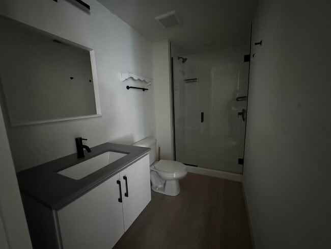 Building Photo - 973 E Broad St