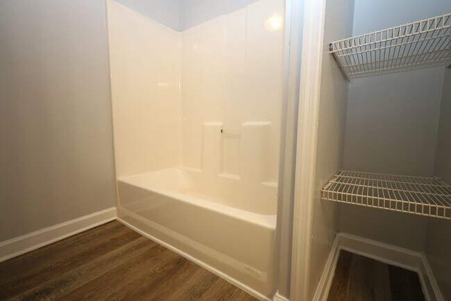 Building Photo - 2948 Dogwood Cir